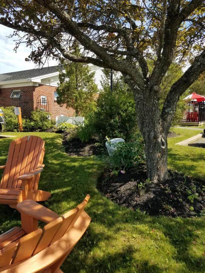 Ivey'S Motor Lodge Houlton Exterior foto