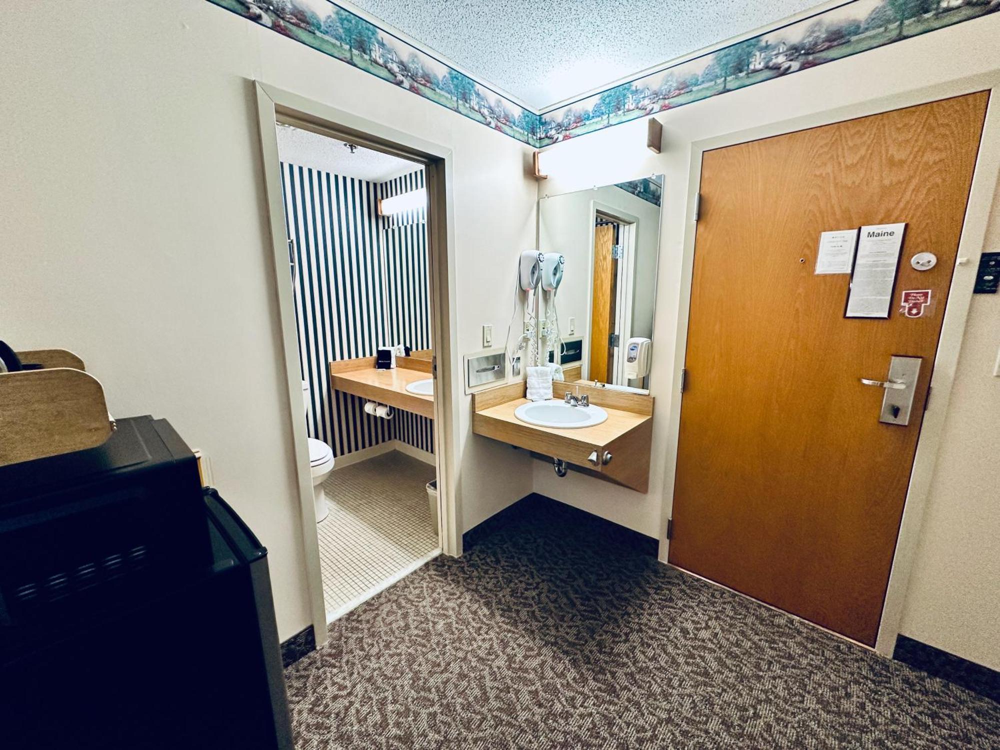 Ivey'S Motor Lodge Houlton Exterior foto